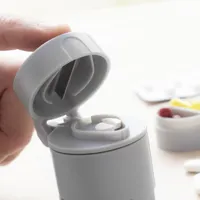 5-in-1-pill-dispenser-with-cutter-and-crusher-fivlok-innovagoods-v0103328-bbv0103328.jpg