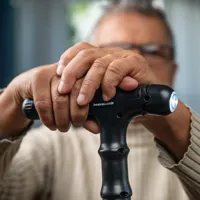extendable-walking-stick-with-led-alarm-and-grabber-hannde-innovagoods-v0103837-bbv0103837.jpg