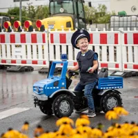 SAMOCHOD-NA-PEDALY-DLA-DZIECI-CIEZAROWKA-POLICJA-ROLLY-TOYS-UNIMOG-MERCEDES__1263713__1200.jpg