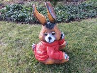 hase_sitzend_rot.jpg