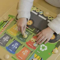 MASTERKIDZ-Tablica-Magnetyczna-Segregowanie-Odpadow-Ciezarowka-do-Recyklingu-Montessori__1270767__1200.jpg