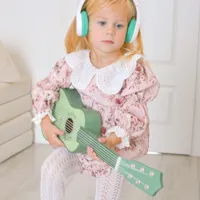 CLASSIC-WORLD-Drewniana-Gitara-Vintage-dla-Dzieci-3__1275318__1200.jpg