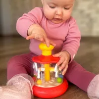 WOOPIE-BABY-Kolorowe-Koniki-Czerwona-Baczek-Karuzela__1254206__1200.jpg