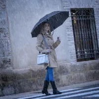 folding-inverted-umbrella-with-led-folbrella-innovagoods-v0103609-bbv0103609.jpg