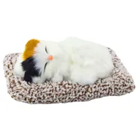 Spiacy-Bialy-Kot-Na-Poduszce-Figurka-z-Futerkiem-Torba-Dzwieki__1284435__1200.jpg