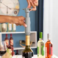 vacuum-pump-and-wine-stoppers-winuum-innovagoods-4-caps-v0103805-bbv0103805.jpg