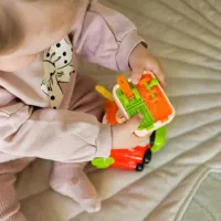 Zestaw-Montessori-Samochod-Manipulacyjny-Konstrukcyjny-Kotek-1__1253677__1200.jpg