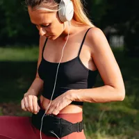 waterfly-running-waist-bag-30-black-unisex-lycra-1l-with-reflectors-headphone-output-v0709927-bbv0709927.jpg