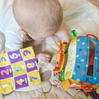 WOOPIE-BABY-Zabawka-Edukacyjna-Sensoryczna-Pudeleczko-Chusteczek__1253083__1200.jpg