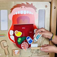 MASTERKIDZ-Higiena-Jamy-Ustnej-Scienna-Tablica-Sensoryczna-Fle-Montessori__1270690__1200.jpg